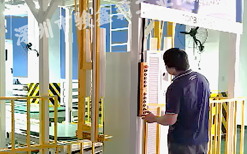 产品上下线夹抱机