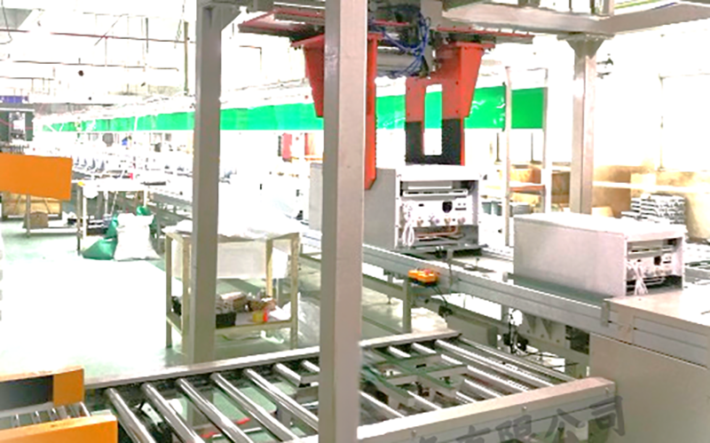 壁挂炉自动夹抱包装滚筒线