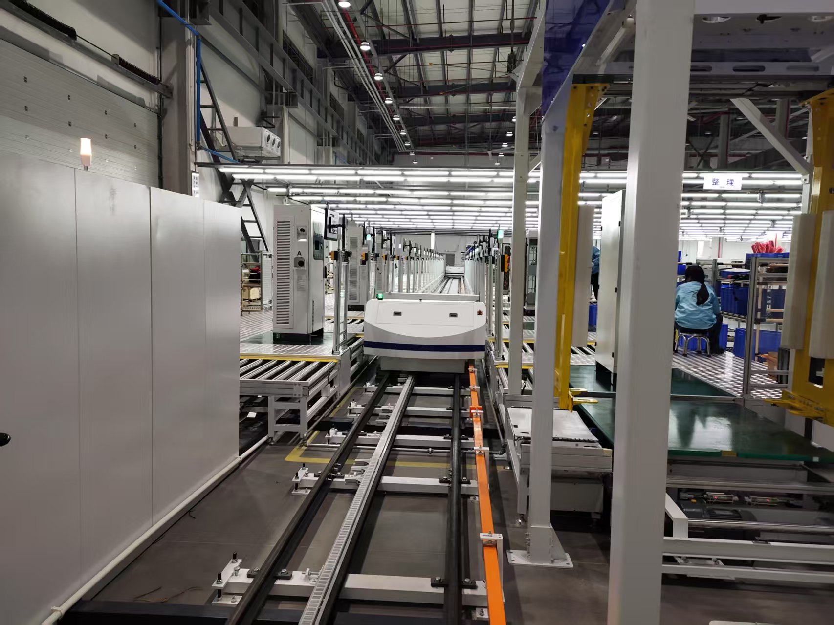 RGV输送直流充电桩生产线